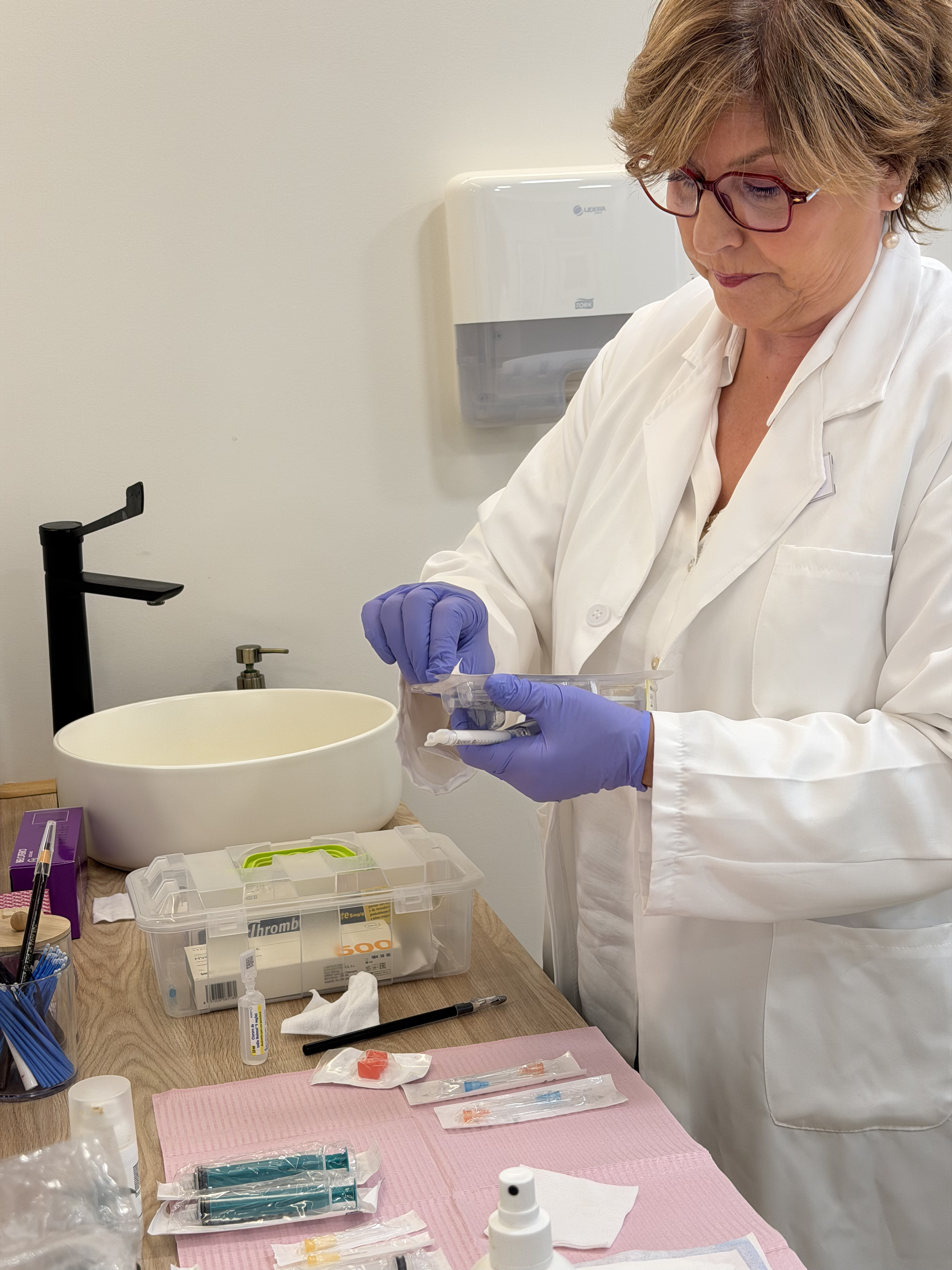 Consulta médica para tratamiento de cuello y zona peribucal en Oviedo